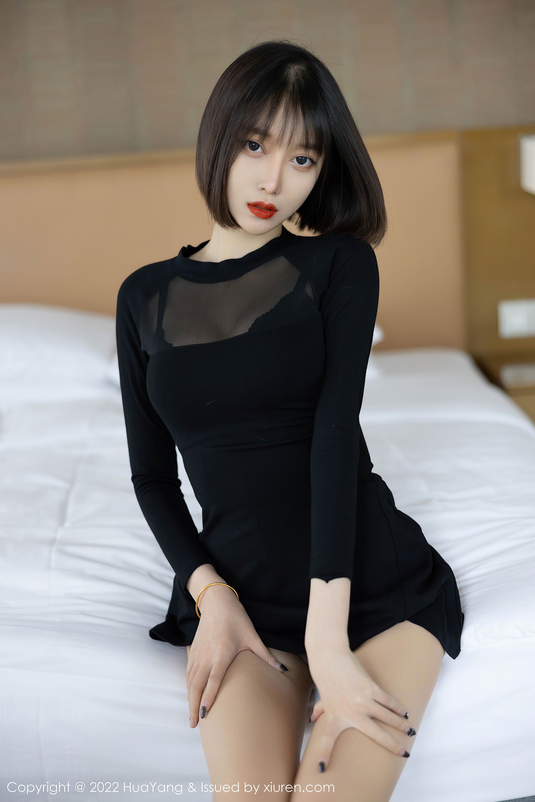 [HuaYang花漾] VOL.491 玥儿玥er 丝袜美腿性感短发美女写真