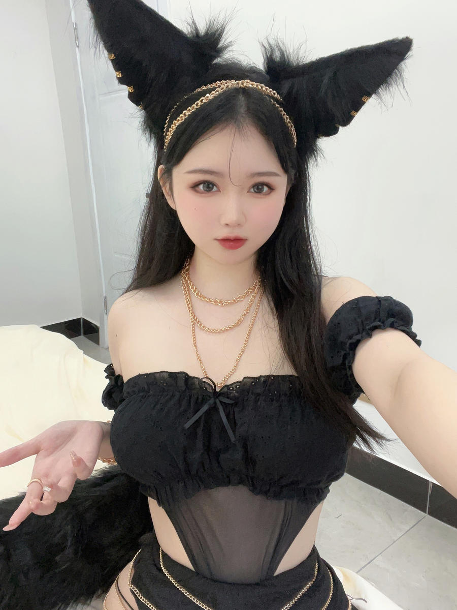 是依酱呀-No.078 – 黑狼 [34P 2V]