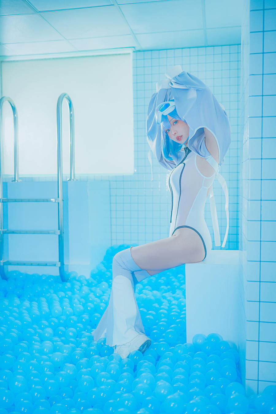 ElyEE子-No.111 – Clear Blue Drift [33P 4V]