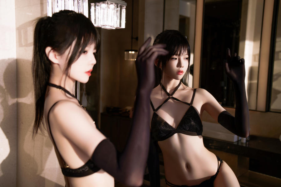 桜桃喵-No.258 – 黑金 [50P 2V]