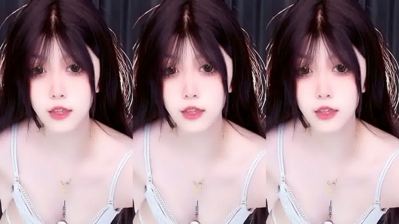 在线观看[主播]网易CC直播呱呱乐内衣定制热舞3分38