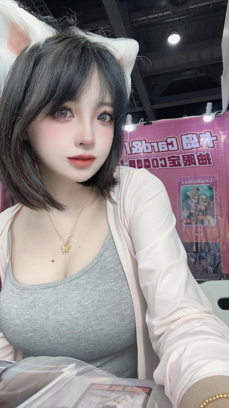 疯猫ss-No.157 – [Fantia] 2025年05月订阅 [38P 1V]