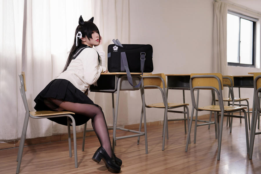 半半子-No.083 – 碧蓝航线 爱宕 学园幻想曲 [25P]