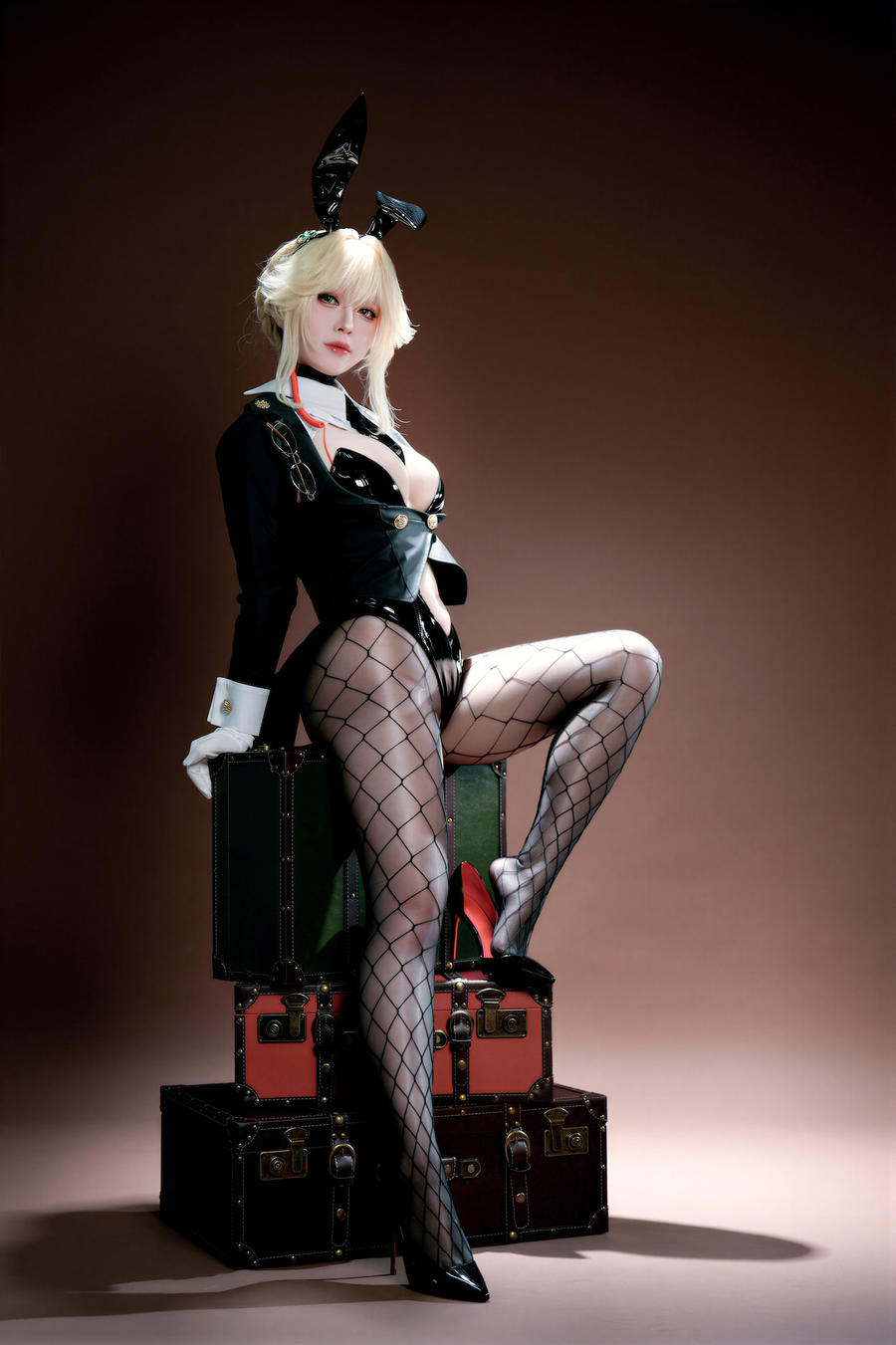 半半子-No.090 – Nikke胜利女神 爱德兔女郎 [62P 1V]